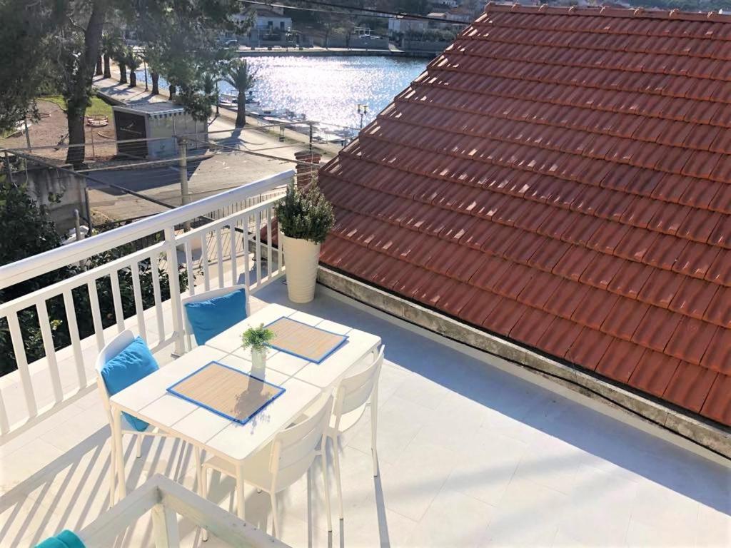 Apartments Barbaresko Lumbarda Extérieur photo